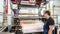 В России впервые начали выпускать ткань с «дышащей» водооталкивающей мембраной