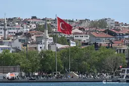 У россиян появилась возможность оформить карту в турецких лирах для оплаты покупок в Турции