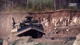 «Ростех» показал землеройный броневик на базе танка Т-90 с гидравлическим молотом, тепловизором и пулеметом