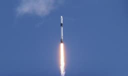 В США к МКС запустили ракету Falcon 9 с космическим кораблем Crew Dragon. На борту – российский космонавт