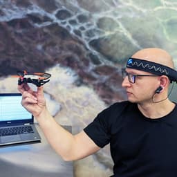 Силой мысли: дроном Geoskan Пионер Мини научились управлять без джойстика