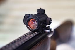 Работает точнее и в 50 раз дольше – в России доработан прицел ПКУ-2