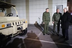 Путин с интересом осмотрел армейский вездеход Desertcross 1000-3: много фото