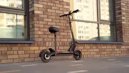 В ГИБДД призвали лишить несовершеннолетних права управлять электросамокатом