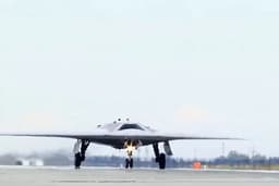 В помощь российскому истребителю Су-57 готовят тяжелые ракетные дроны «Охотник»