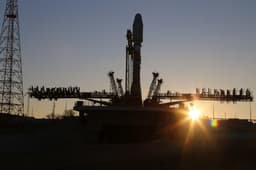 Рассвет на Байконуре: как выглядят «Арктика-М» и ракета-носитель на старте перед пуском - фото