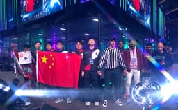 Китайцы выпотрошили индийского робота в финале «Битвы роботов» в Москве