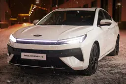 Полный фарш: представлена топовая версия лифтбэка «Москвич 6»