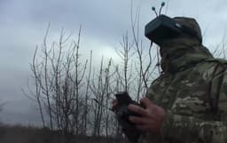 В очках и с пультом управления: российским военным передали партию экспериментальных ударных дронов