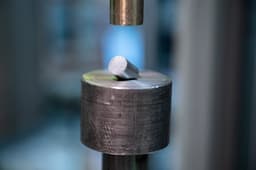 В России разработали замену титановым сплавам в авиации и нефтегазовой отрасли 