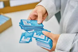 Кремний, тесты, роботы - как делают российские транспортные карты «Тройка» 