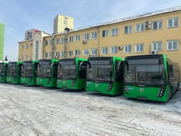 Довезет до метро, проконтролирует водителя: в Екатеринбурге готовят к запуску новые зелёные НефАЗы
