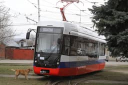 «Уралтрансмаш» обкатывает в Пятигорске антивандальный трамвай 71-411 — что у него внутри 