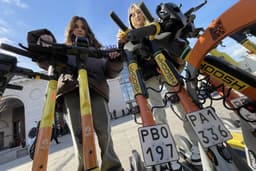 Вернувшиеся на улицы Москвы электросамокаты получили номера