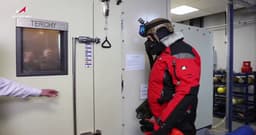 Россиянин готовится совершить первый в мире прыжок из стратосферы на Северный Полюс