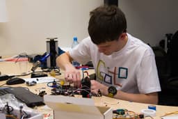 «Микрон» представил полностью российскую плату Elbear Ace-Uno, совместимую с Arduino