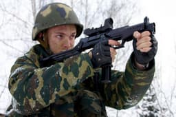 Пробивают бронежилет и выводят из строя транспорт: оружие спецназа «Гюрзу» и «Вереск» отправили заказчику