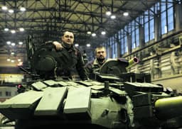 «Ростех» показал как собирают танки Т-72Б3М и Т-90М 