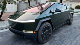 Две Tesla Cybertruck «застряли» на белорусско-литовской границе