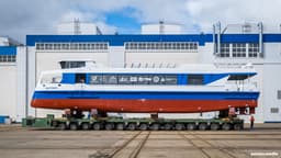 Первый катамаран проекта 04710 «Соммерс» для туристических перевозок спустили на воду в Петербурге