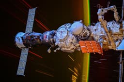 Десять лет с «Пилотом-Т»: на МКС космонавты готовятся к дальним полетам [обновлено]