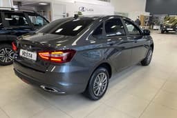 AvtoVAZ Resumes Painting LADA Vesta in "Borneo" Color