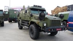 Люк с турелью для пулемета, шасси от КамАЗ, бронекорпус: мотострелки ЦВО получили бронеавтомобили «Астейс» и  «Ахмат»