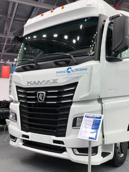 KamAZ Showed a Mainline Truck Tractor with Two Cryobanks