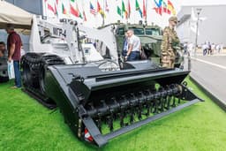 Трал против «Лепестков»: робот-сапёр «Шмель» прошел испытания в Мариуполе