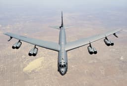 Бомбардировщик Boeing B-52H ВВС США заметили летящим в направлении Калининградской области