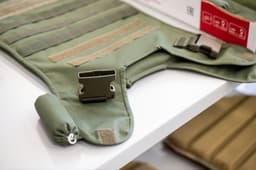 Выдерживают попадание пистолетных пуль и осколков: российские саперы получили бронежилеты «Оберег-С»