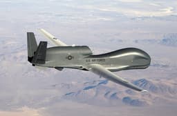 «Вероятность перехвата RQ-4B Global Hawk не менее 95%»: запущенная пилотом МиГ-31БМ ракета Р-37М может сбить американский дрон