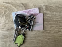 ГАИ стала выдавать водителям новые права