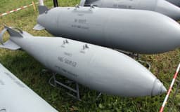 Кручу-верчу, сбить хочу: ЗРК Patriot попал по ФАБ-500, но не смог её одолеть