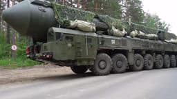 «Ядерные ракеты сдерживания»: ПГРК «Ярс» вышли на боевое патрулирование в Ивановской и Иркутской областях