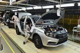 АвтоВАЗ возобновил производство LADA Vesta, но потом снова остановил