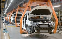 На АвтоВАЗе каждый день разрывают кузова LADA Vesta гидравлическими клещами