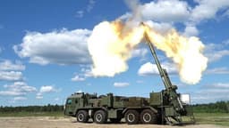 Спутали планы: российская РЭБ увела в сторону снаряд GMLRS и спасла САУ «Мальва»