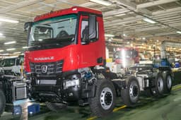 КАМАЗ выпустил первые новые грузовики КАМАЗ-54902 и КАМАЗ-65658