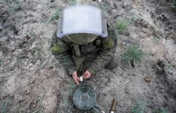 Made of Polyethylene and Kevlar: New Body Armor Developed for Russian Sappers