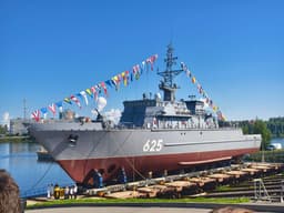 Тральщик «Афанасий Иванников» спустили на воду в Санкт-Петербурге