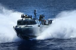 Бронированное стекло, дистанционно-управляемый боевой модуль: главкому ВМФ показали катера «БК-10» и «БК-16» от «Калашникова»