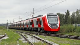 Eight-car electric train ES104 "Finist" sent for testing
