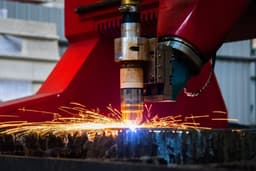 ЛМЗ успешно внедрил современную установку для плазменной резки