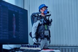 Помогут поднять 60 кг: РОСНАНО запустило серийное производство экзоскелетов для промышленности