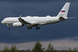 Обнаружат РСЗО HIMARS, танки и самоходки противника: возможности Ту-214Р и Су-34М в дальней разведке