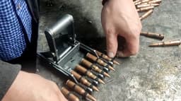 Машинка Ракова, подвинься! На фронте появился новый способ заряжать пулеметные ленты