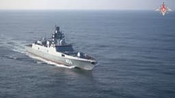 Su-33 and MiG-29K Fighters Reined In: Frigate "Admiral Golovko" and Missile Cruiser "Marshal Ustinov" Repel Air Raid in Barents Sea
