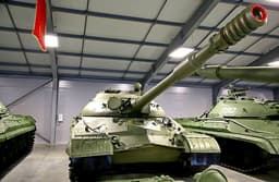 Т-10М: советский танк мог бить на 16,5 км, но так и не вышел на поле боя