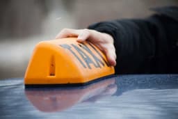 В России действует масштабная сеть чатов для вызова такси через мессенджеры